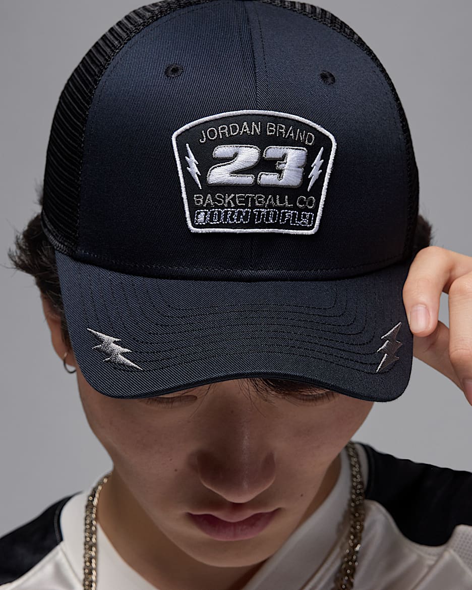 Jordan Rise strukturierte Trucker Cap. Nike BE